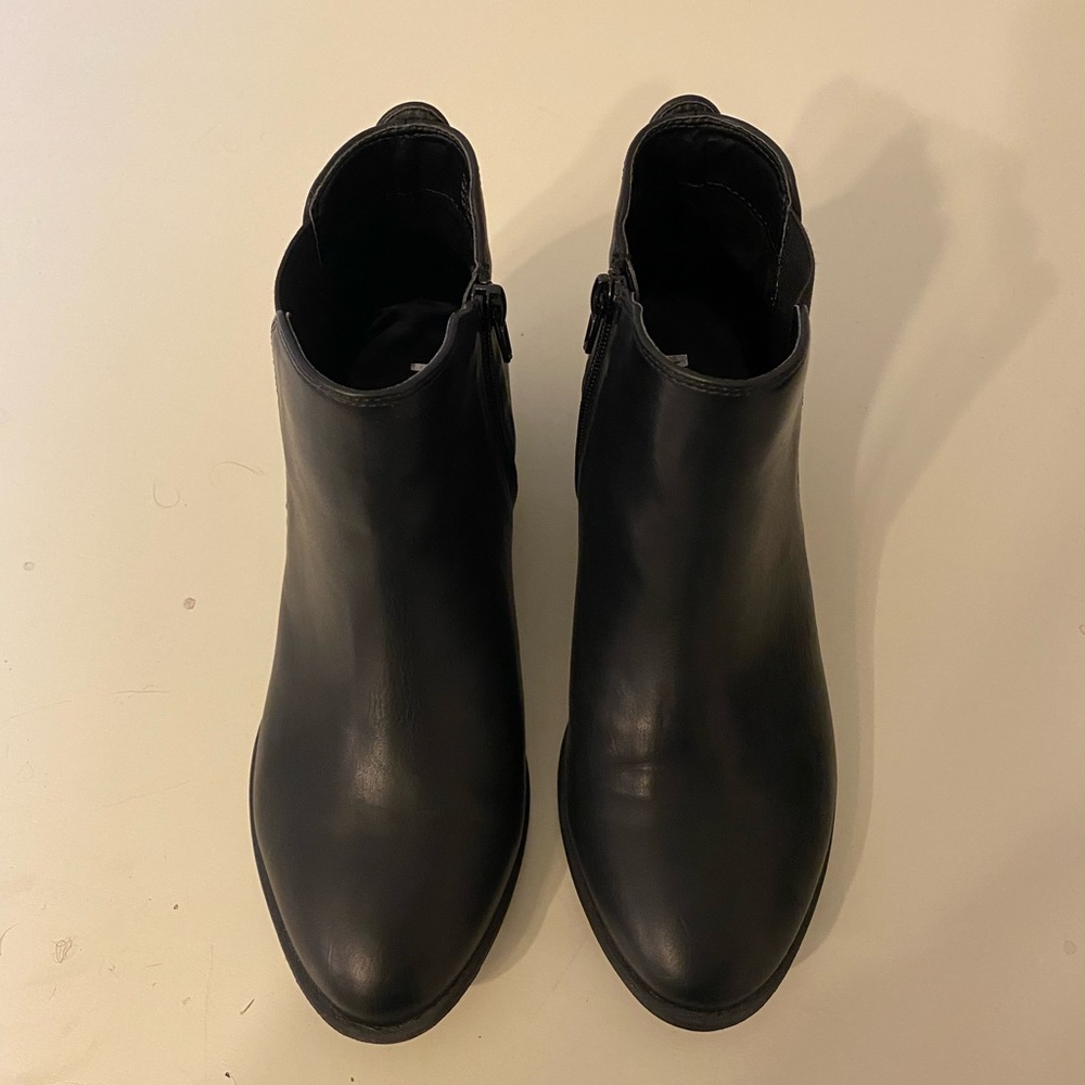 Women’s black ankle boot